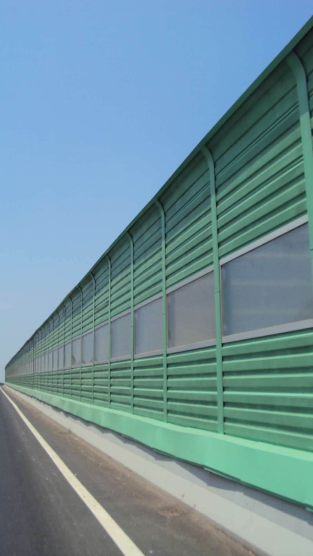 低價(jià)供應(yīng)金屬聲屏障 環(huán)保隔音屏障 - 安平縣崇翰絲網(wǎng)制品